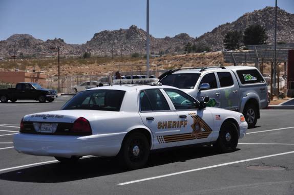 Conversando com o xerife de Yucca Valley, na Califórnia, nos Estados Unidos